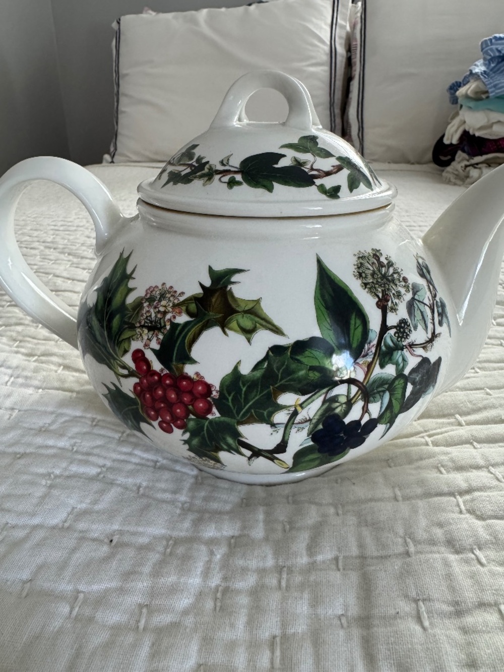 Portmeirion "The Holly & The Ivy" Tea Pot w Lid England Christmas